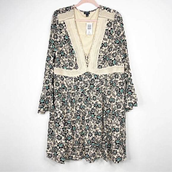 Torrid - ACAS GRY FLRL GZ LS
LACEUP SKTR 0 MULTI
FLORAL - Picture 8 of 12